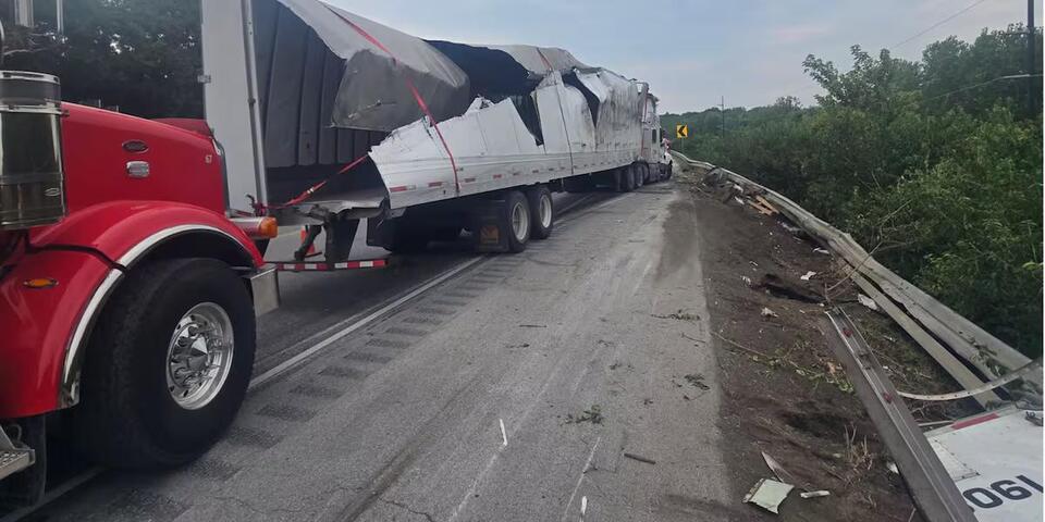 Semi driver hurt after rollover on I-70 in Vigo County