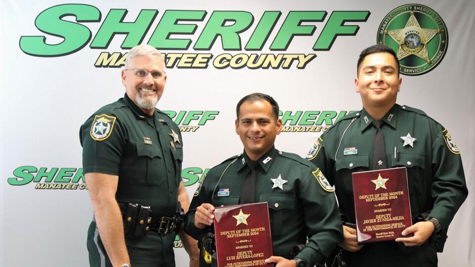 Manatee County deputies honored for helping in rescue of injured truck