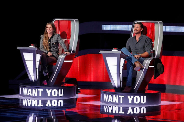 ‘The Voice’ Fans Are Shipping Coaches Kelly Clarkson, Riley Green ...