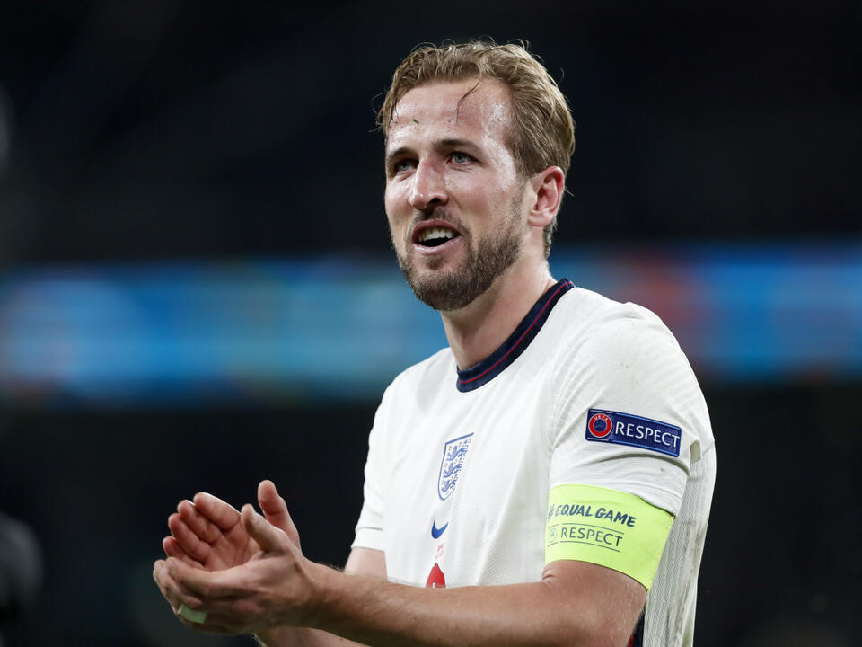 Harry Kane set to 'Insist' to Leave Tottenham and Join ...