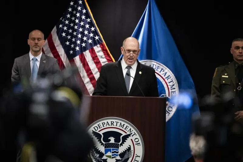 Homan flounders when asked about closing investigation into Renee Good ...