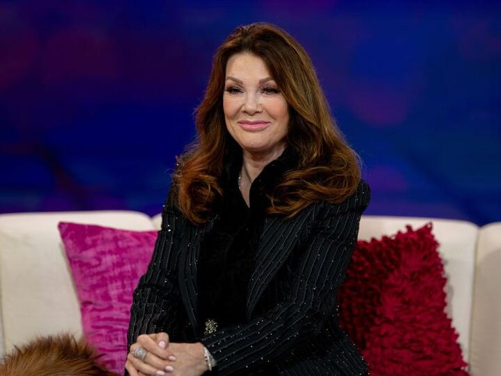 Lisa Vanderpump announces father, John, has died with heartbreaking message
