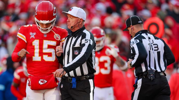 Patrick Mahomes Ref Kissing Meme: Fans Slam Chiefs Officiating Bias ...