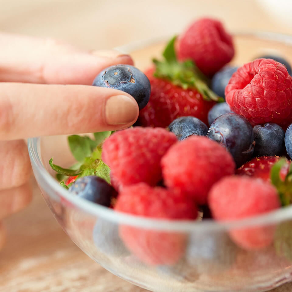 The Best Inflammation-Fighting Berries To Eat Daily As You Age For A ...