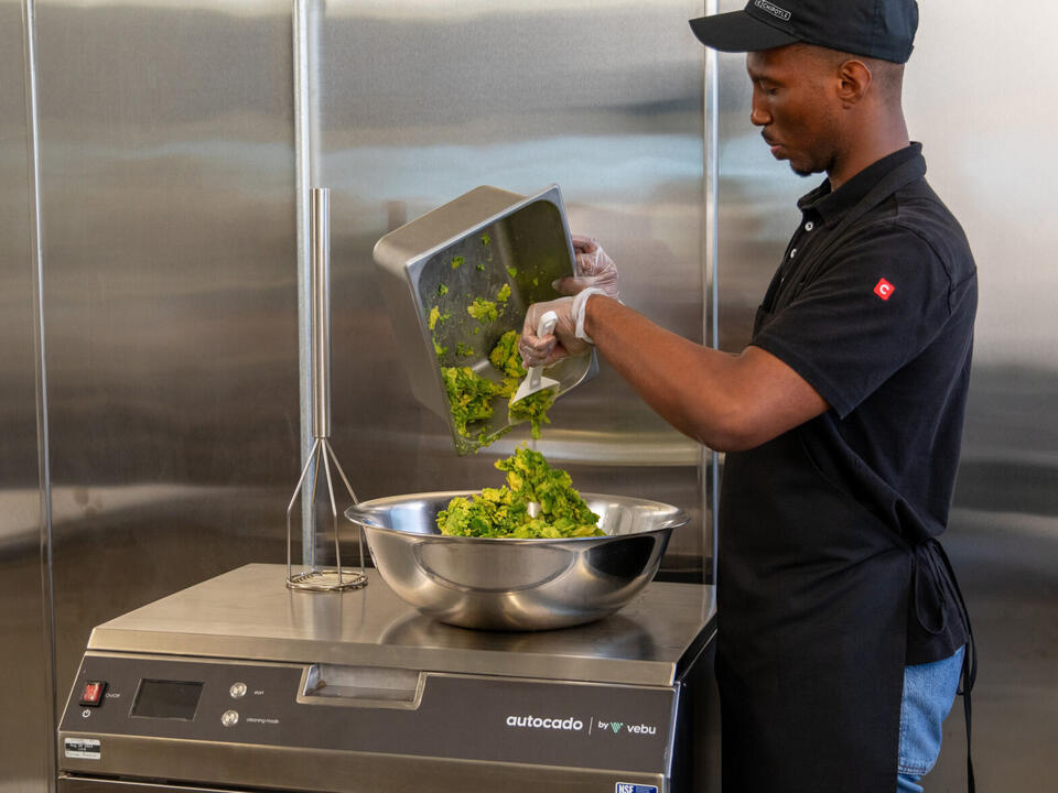 Chipotle pilots new line of robots in California after 20 per hour wage