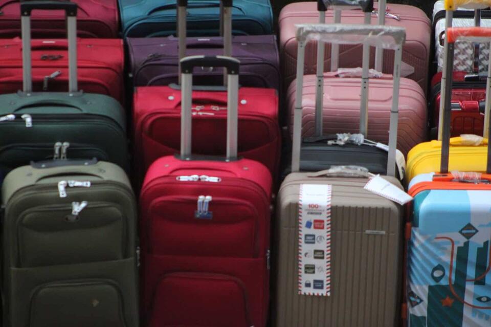 8 Packing Mistakes That Make Airports Miserable — And the One Checked-Bag Calculation That Changes Everything
