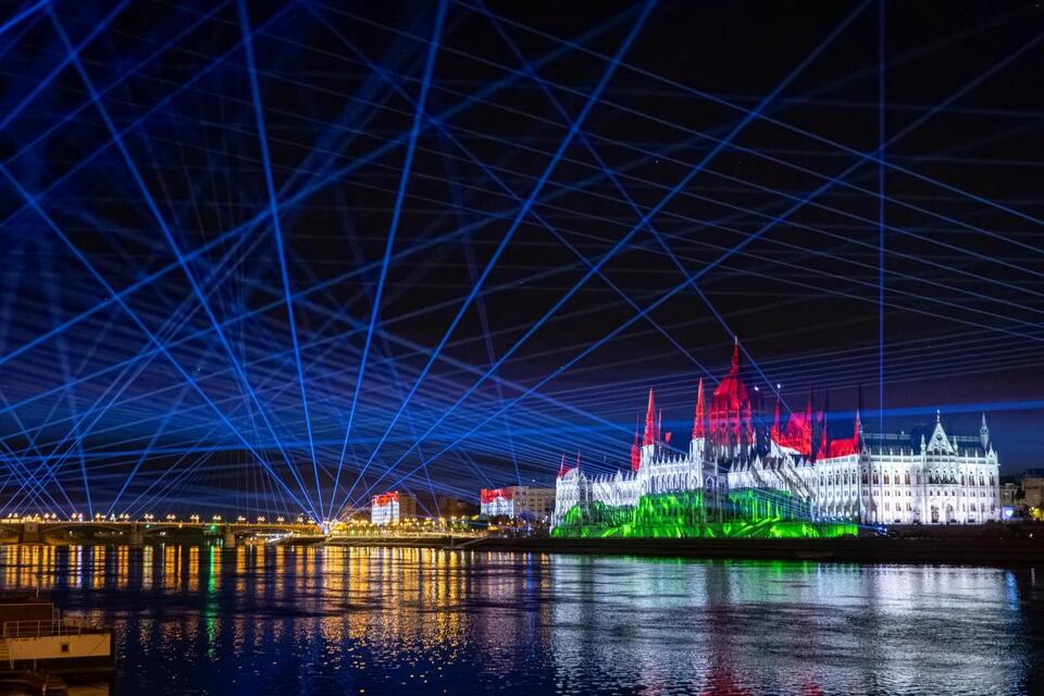 Largest deployment of Panasonic PT-RQ45K projectors celebrate Hungary’s biggest holiday