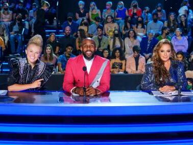 JoJo Siwa Spotted Kissing Former ‘So You Think You Can Dance