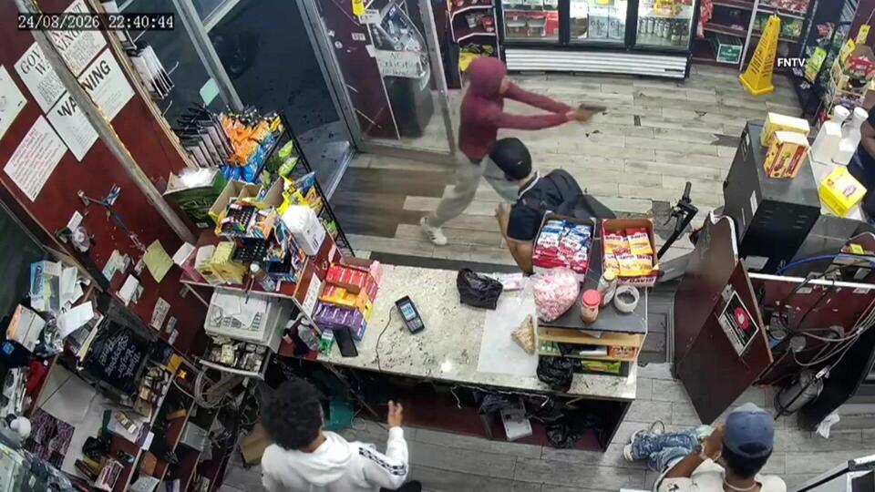 Video shows deadly Bronx deli shooting, robbery. Police have identified the suspect.