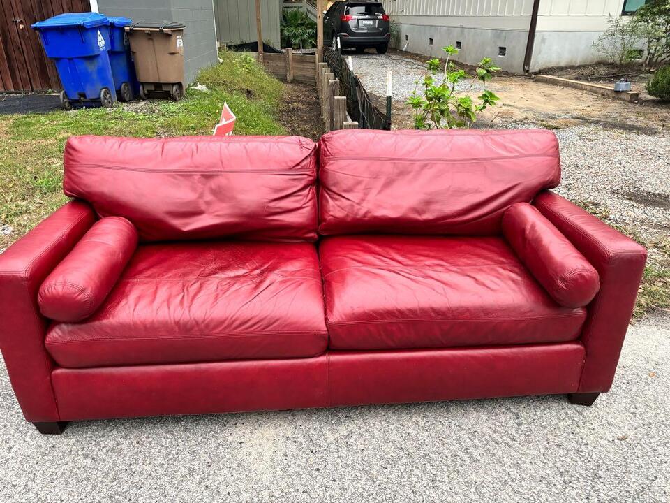 🎁 Free Items Available Near Charleston — Cozy Couch & Kids Gear - NewsBreak