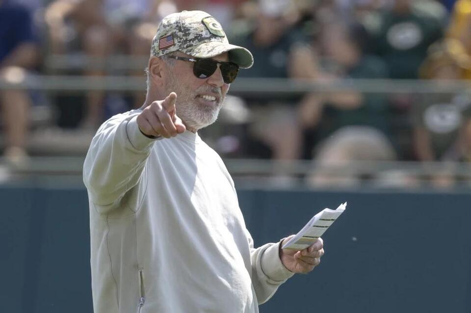 Tom Clements stepping down as Packers' QBs coach after working with ...