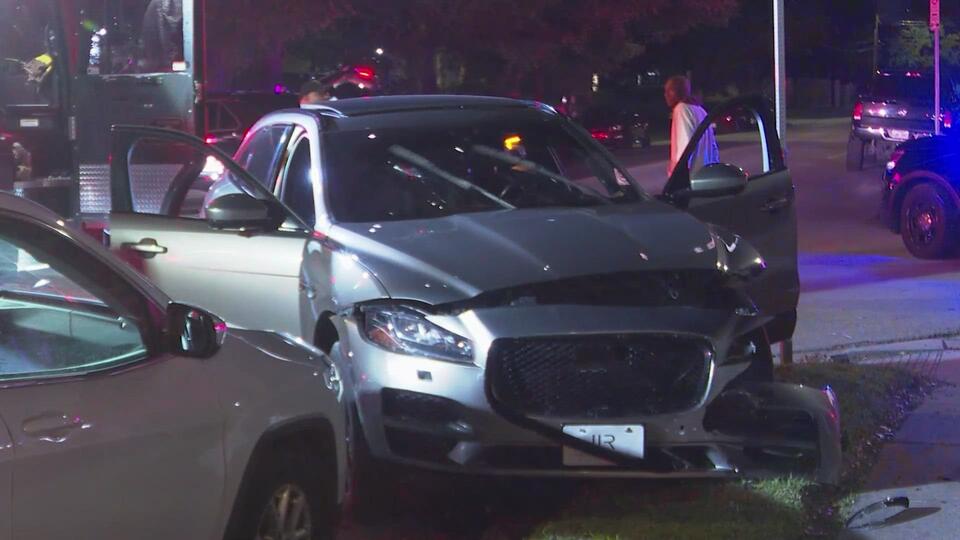 Police searching for gunmen after man shot in his car near Third Ward ...