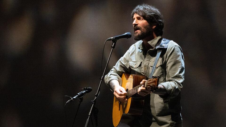 Ray LaMontagne Fans Say He’s Performing Better Than Ever After Onstage Collapse in Nashville