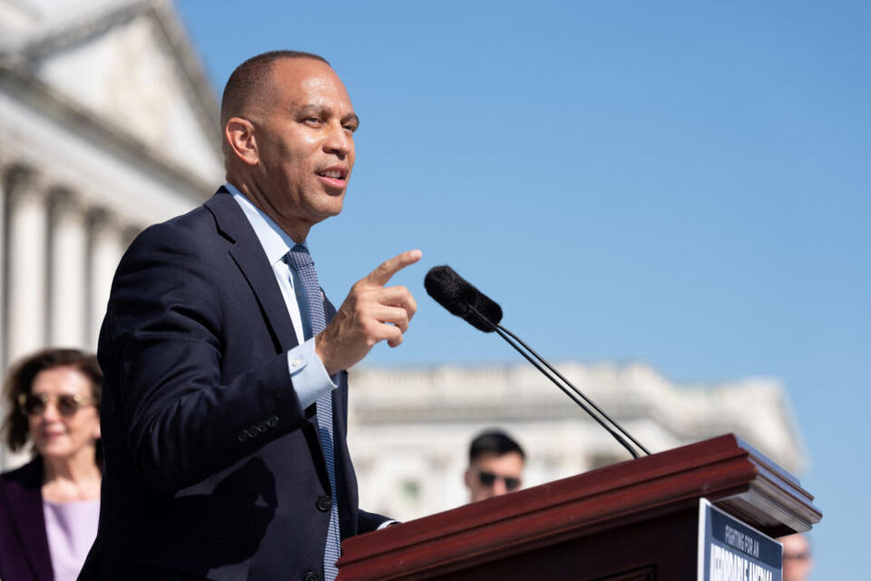 Image for WATCH: Jeffries calls on Republicans to stay in Washington to work on AI safety