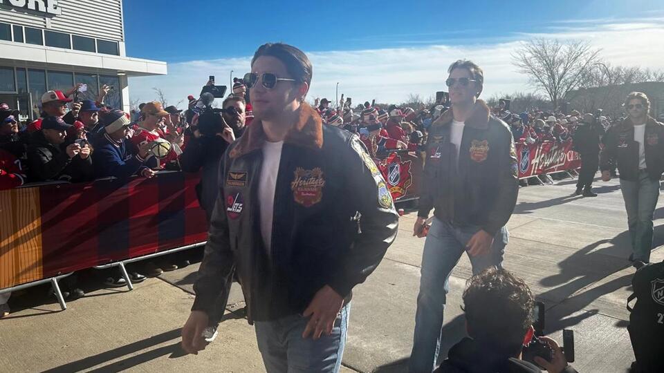 Jets arrive at 2026 Heritage Classic in 'Top Gun' style bomber jackets ...