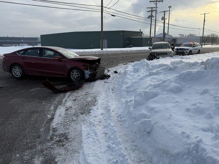 One taken to hospital following Youngstown crash - NewsBreak