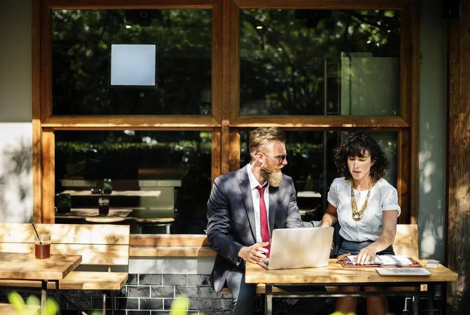 Why Working With Local Business Brokers Beats Selling Your Business Alone