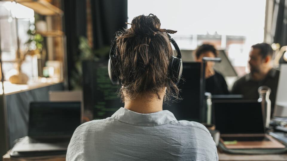 What a day in customer service looks like — as AI changes everything ...