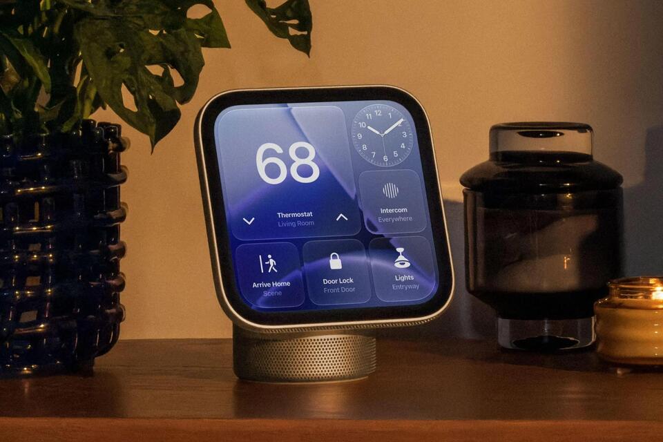 Did Apple and Amazon just save the smart display?