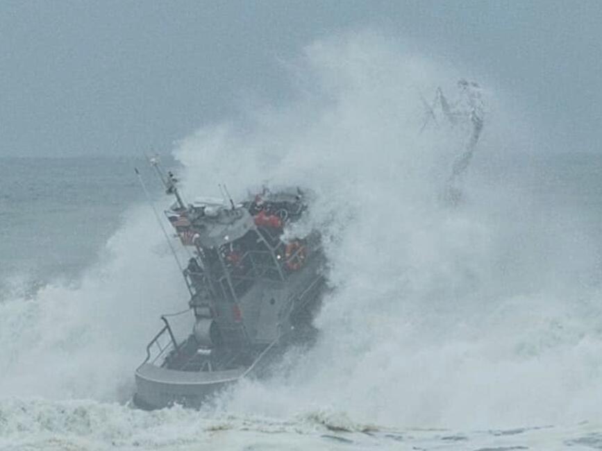 Photos / Crossing the Bar Challenges, dangers of the Chetco River Bar