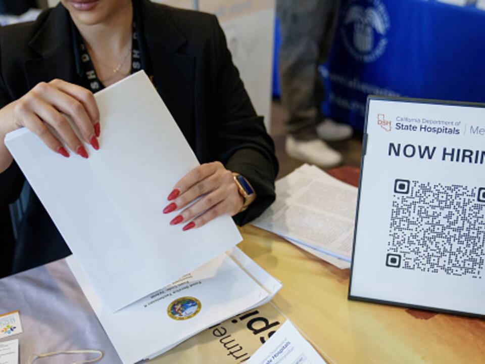 Consumer sentiment surges while inflation outlook dips, University of