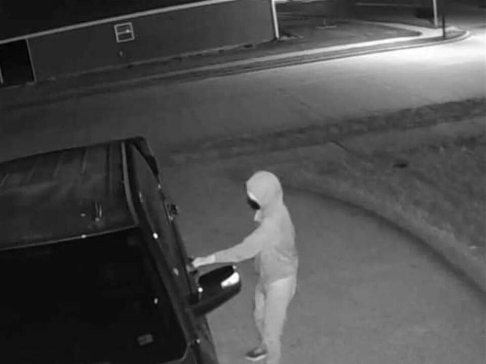 Centralia Police investigate multiple overnight break ins