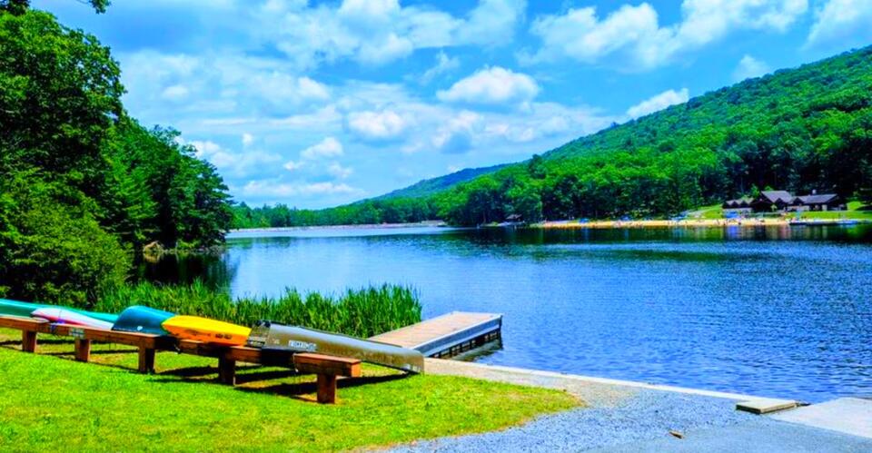 This Pennsylvania Park Wraps a Sandy Beach and Quiet Trails Around a 25-Acre Lake