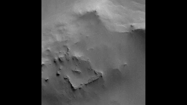 Strange Square Structure Discovered On Mars, Musk Wants US To ...