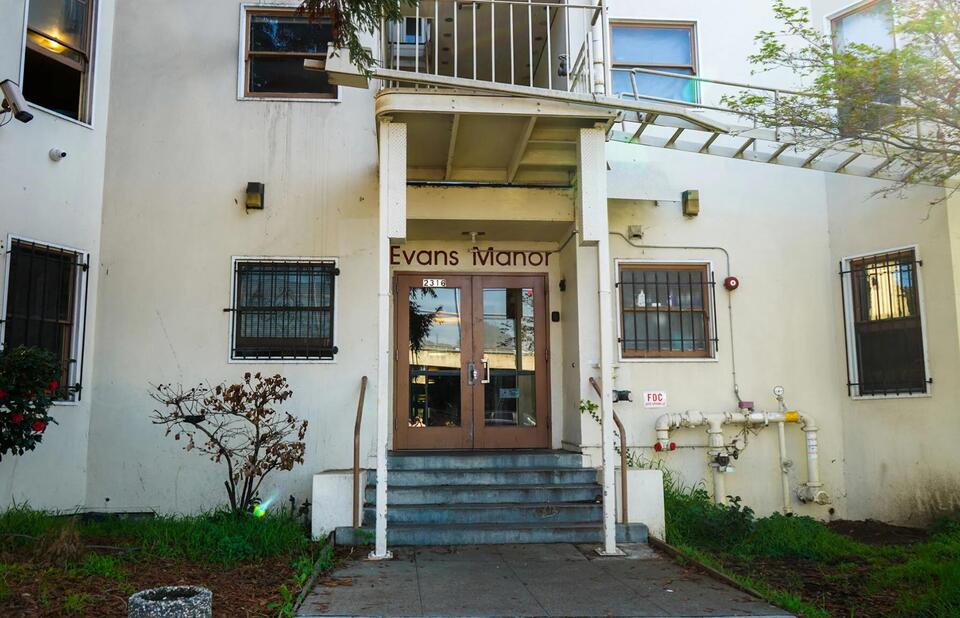 Maintenance delays, mold plague residents of Berkeley Student ...