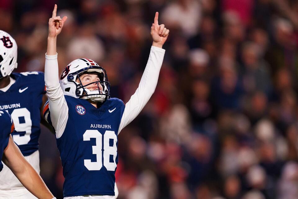 Alex McPherson overcomes health scare to kick Auburn over Georgia!