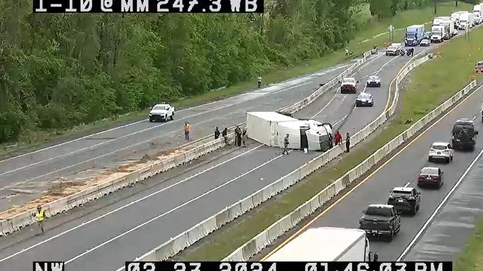 Crash involving overturned 18-wheeler occurs on I-10 in Madison County ...
