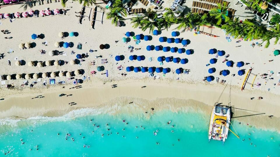 Waikiki Businesses Had a Slow Summer as Tourists Took Shorter Trips