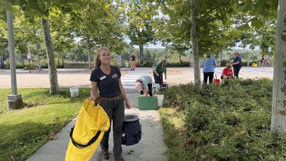 Penn State Master Gardeners grow flowers for Flight 93 families
