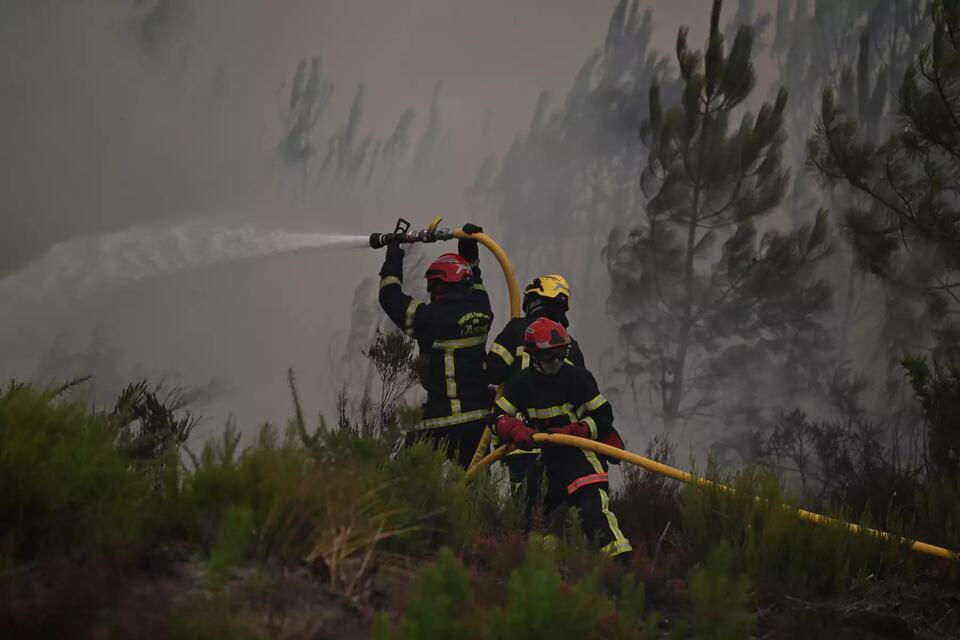 France and Spain fires force more than 200,000 to flee homes