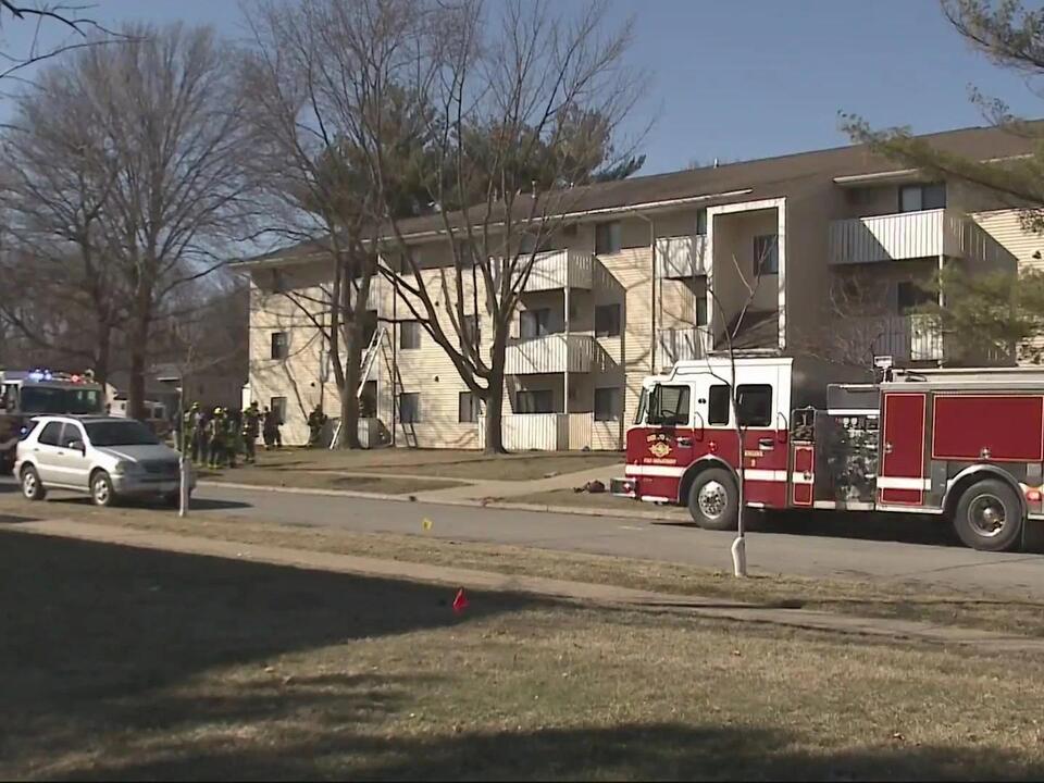 Fire breaks out at apartment on southeast side of Des Moines
