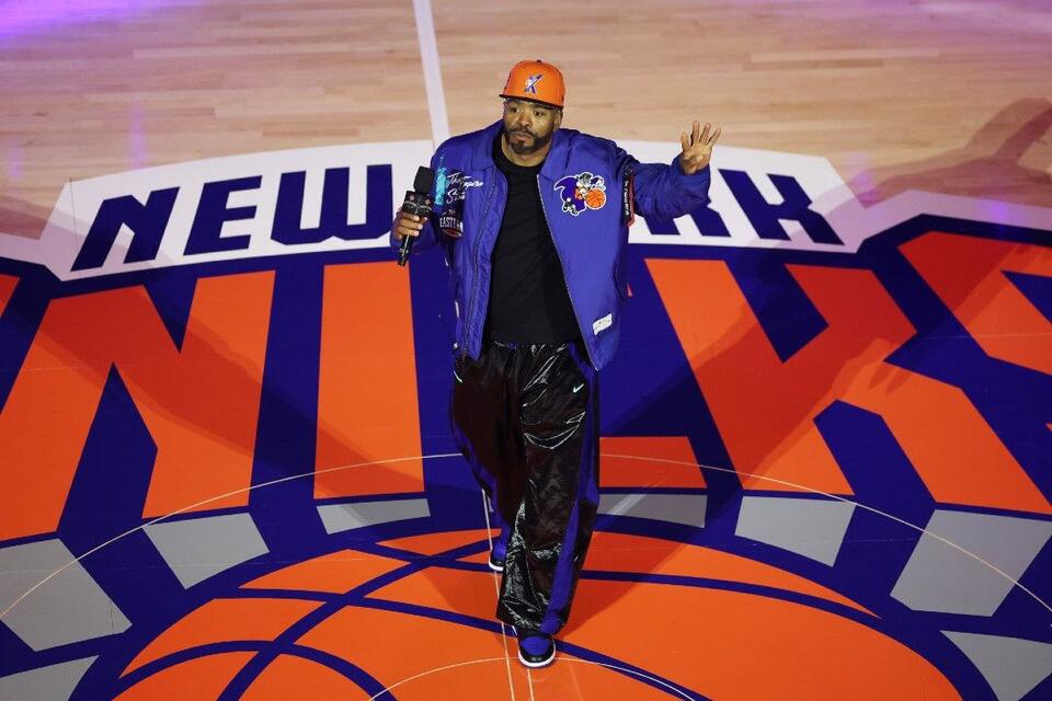 Method Man Performs 'All I Need' and 'Da Rockwilder' at New York Knicks ...