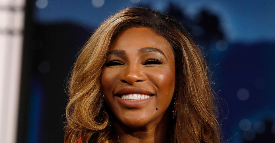 Serena Williams Pops in the Brightest Crop Top & Mini Skirt With Glittering Heels on ‘Kimmel’ – NewsBreak