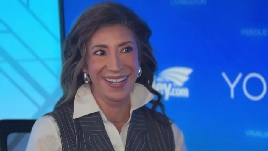 Former news anchor scammed out of $72,000 after fake text from Robinhood