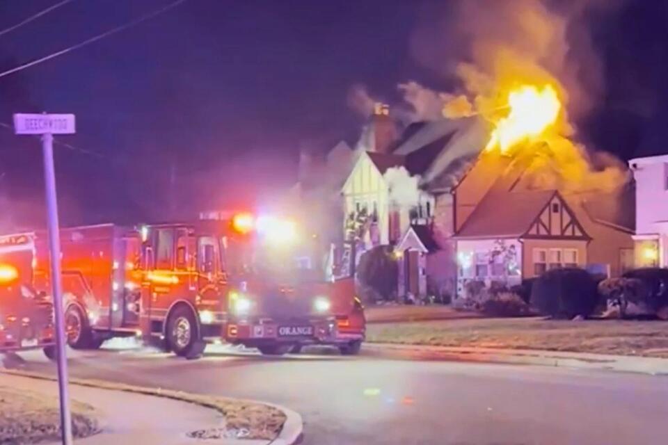 Sisters die trying to save disabled father from Thanksgiving fire ...