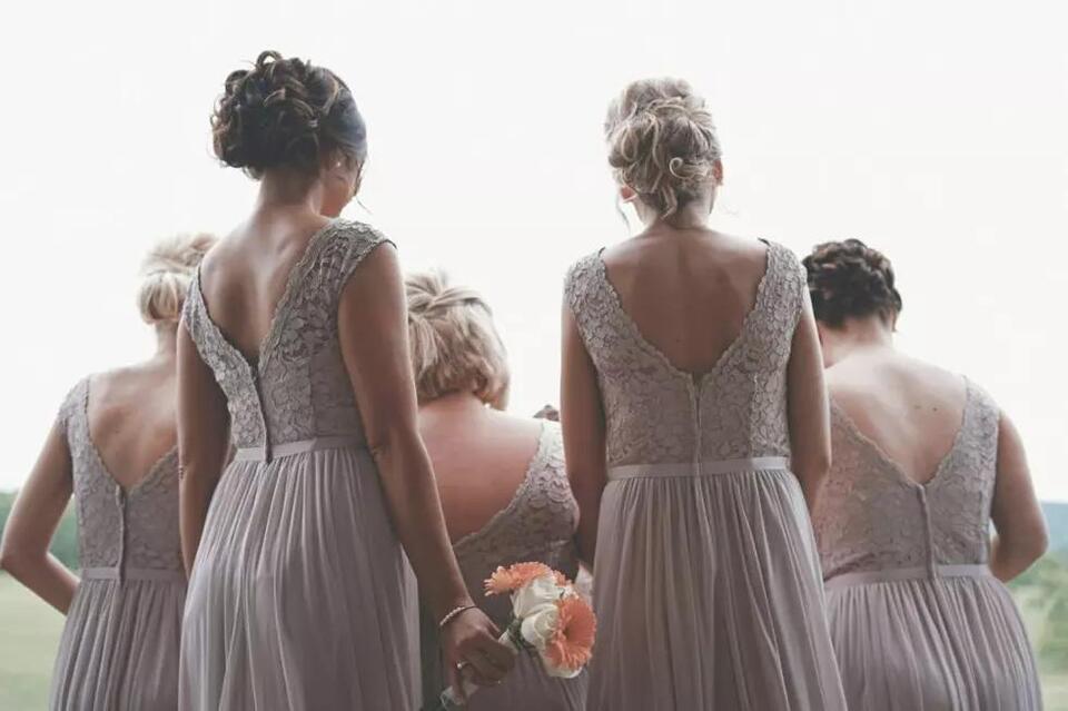 Mom Forces Daughter Who Backed Out of Sister’s Wedding to Pay 1,000