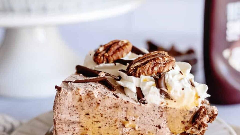 Irresistible Frozen Turtle Pie - NewsBreak