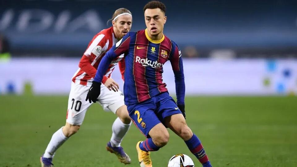 USMNT star Sergiño Dest addresses his embarrassing outfit at Messi's ...
