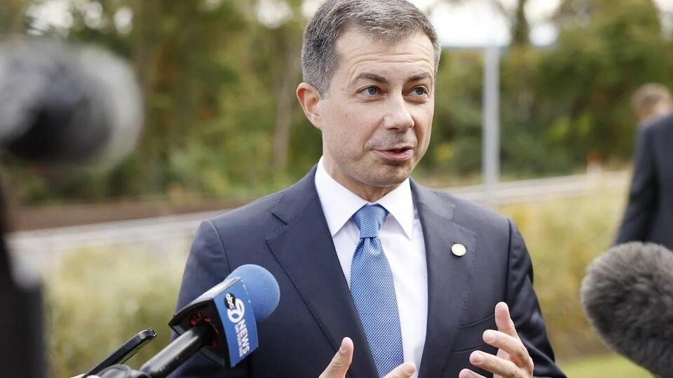 Pete Buttigieg and Charlamagne tha God say Dems should 'never stop ...