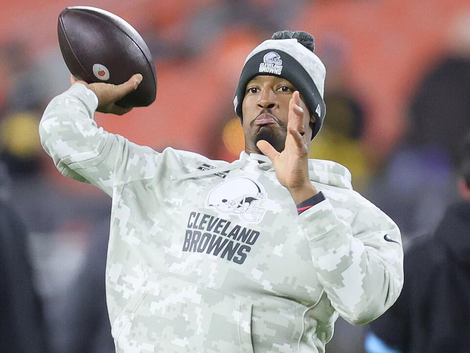 Watch Jameis Winston's fourthdown scramble for a touchdown in the snow