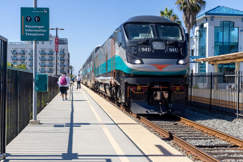 Southern California commuter railroad suspends service ahead of high tides