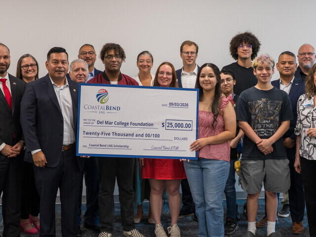 Coastal Bend LNG funds Del Mar College scholarships for local students ...