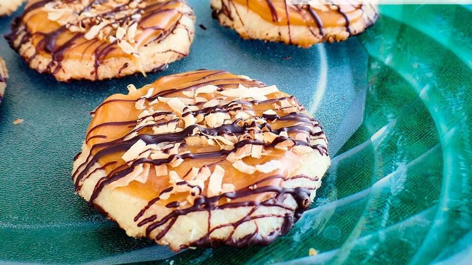 Homemade Caramel deLites: A Girl Scout Cookie Copycat Recipe - NewsBreak