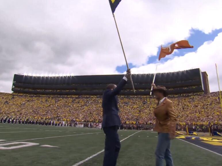 Matthew McConaughey, Charles Woodson engage in standoff ahead of Texas