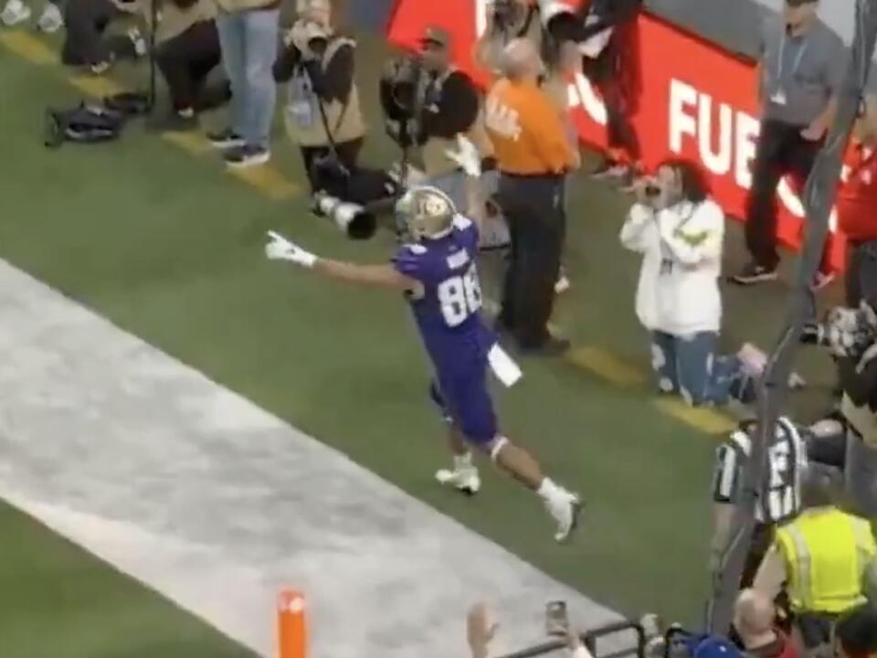 Washington scores fourthquarter touchdown to go up 10 on Oregon