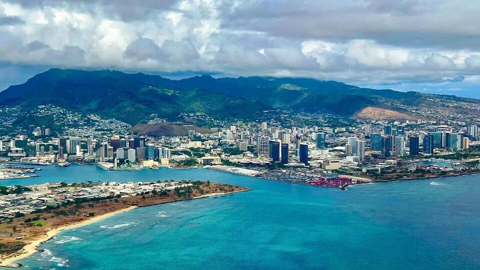 Hawaii's Democratic lieutenant governor indicted in state corruption investigation
